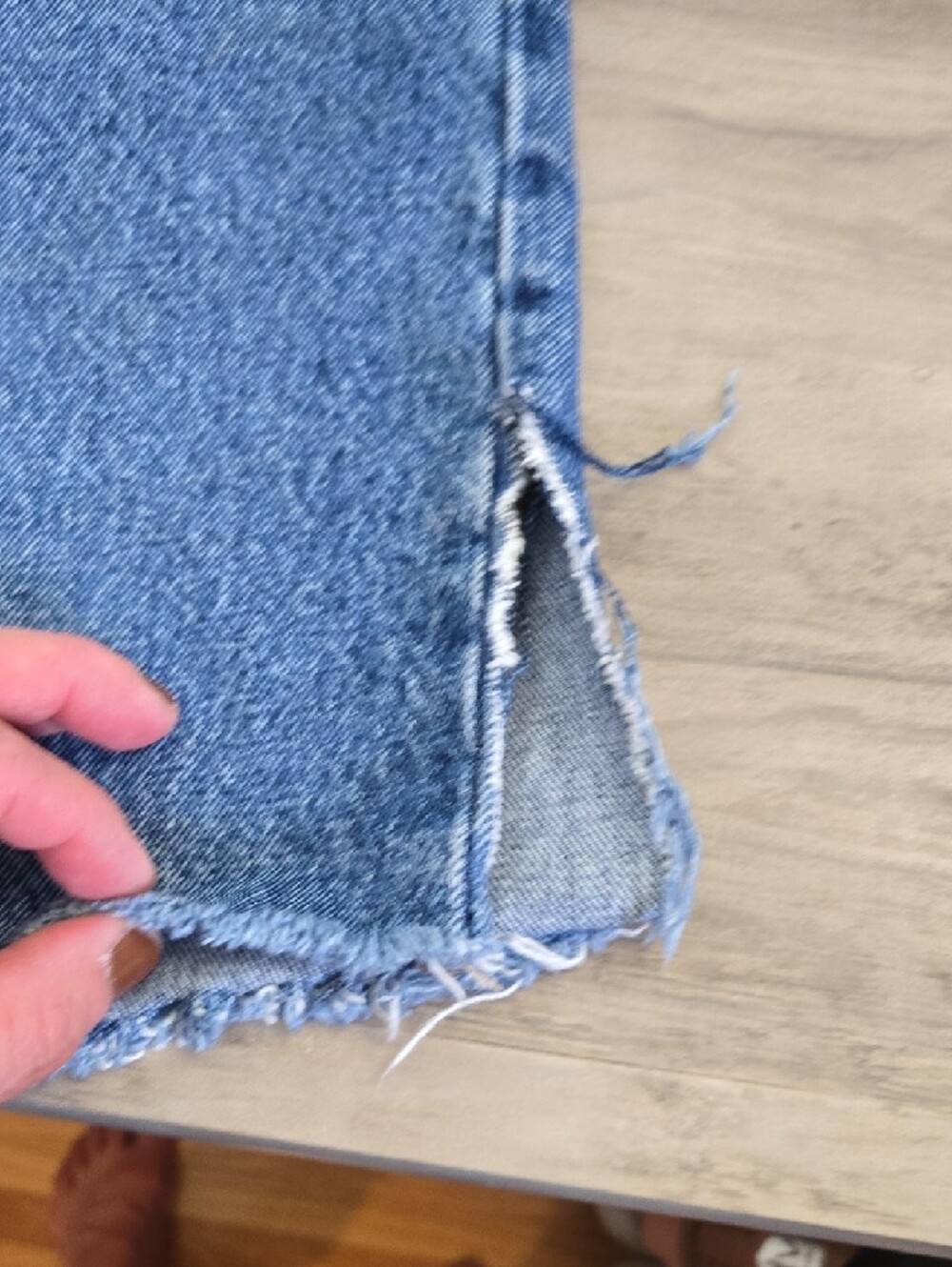 Levis Bermuda Cut Off Destructed Shorts - Picture 7 of 8